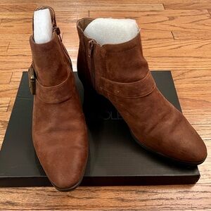 AEROSOLES Women's Brown Ankle Booties
